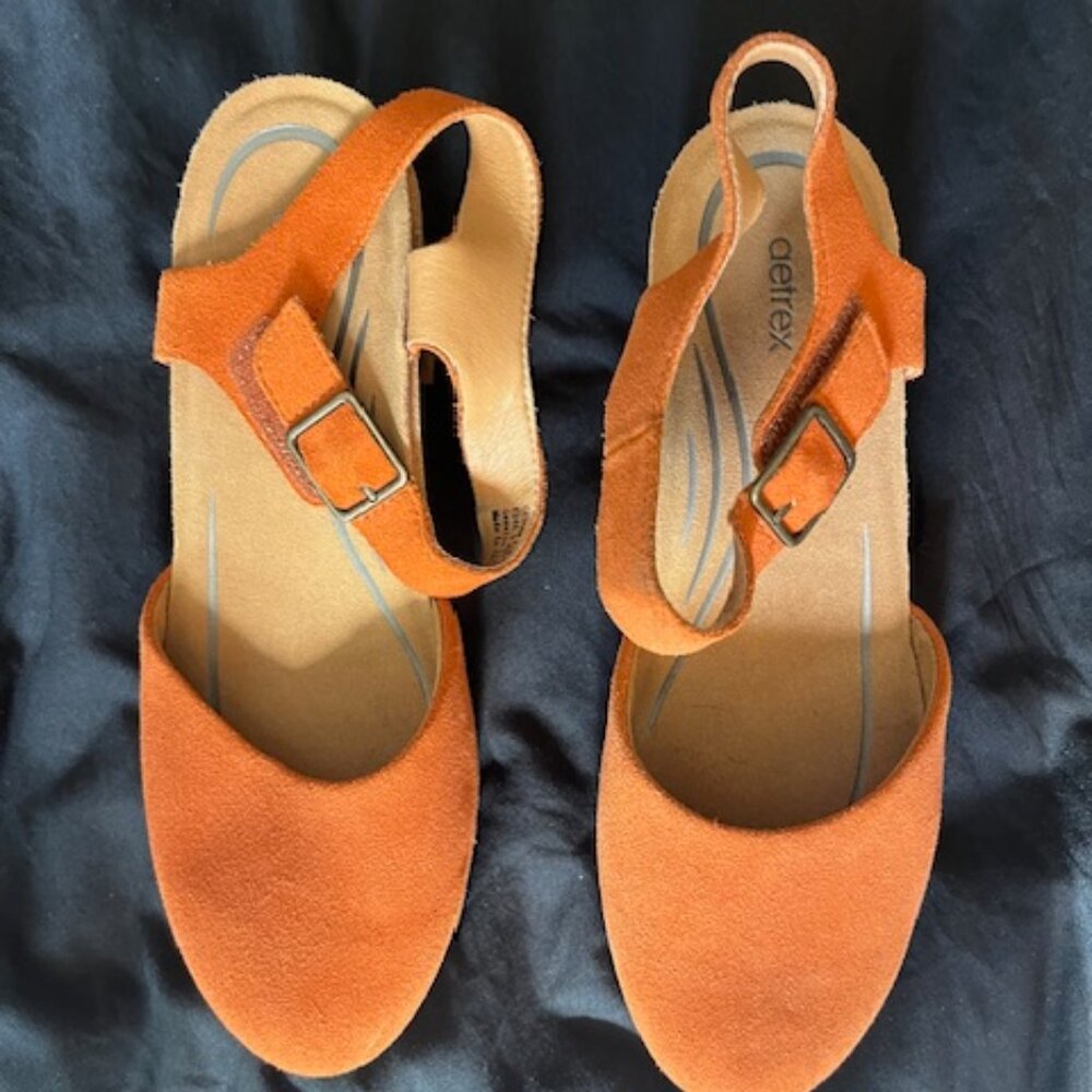 AETREX Womens Orthotic FINLEY Orange Suede Arch Support Closed Toe Clogs 9.5 NEW